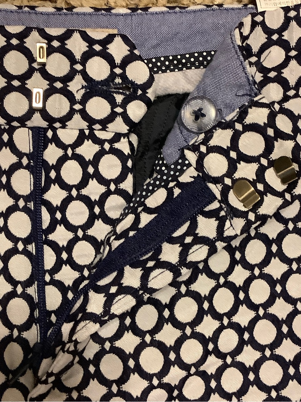Banana Republic Hampton Fit Navy Blue & White Geometric Print Shorts Size 12 - Picture 5 of 10